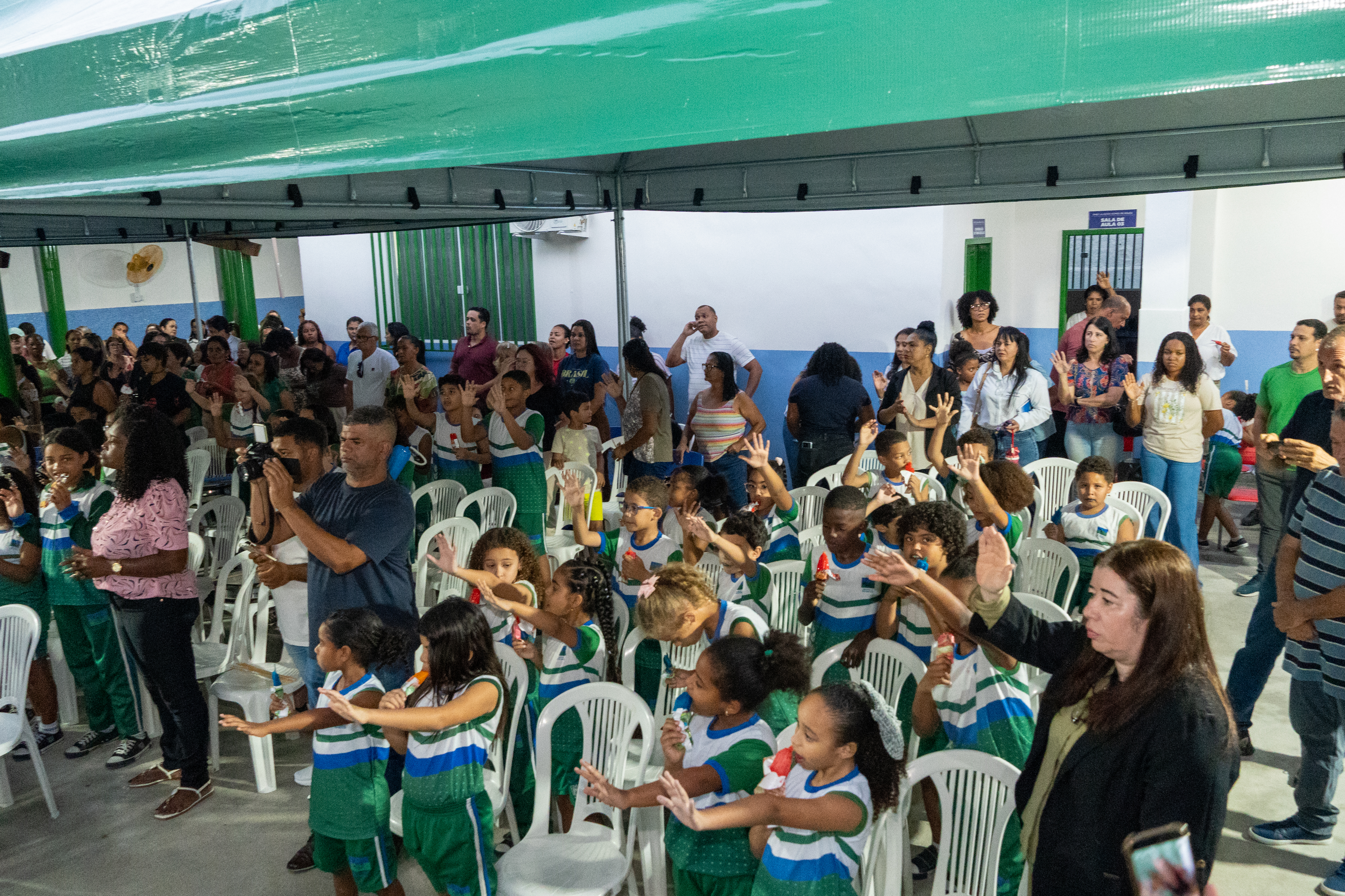 PREFEITURA REINAUGURA E.M.E.F. LILAZINA GOMES DE SOUZA APÓS AMPLA REFORMA